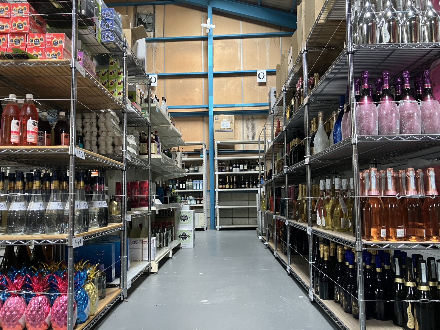 あぷん配送センターの商品棚
